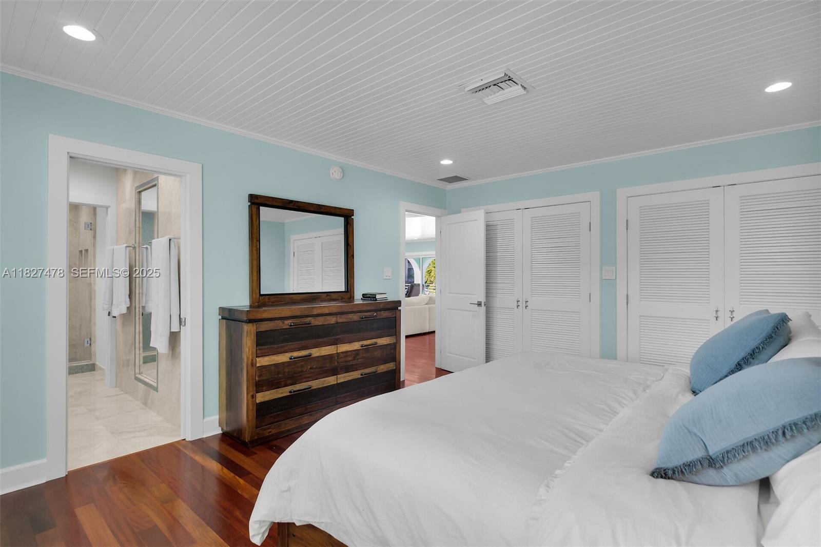 232 West Seaview Drive Marathon, FL 33050 - Photo 39 of 72 a bedroom with a bed and a dresser