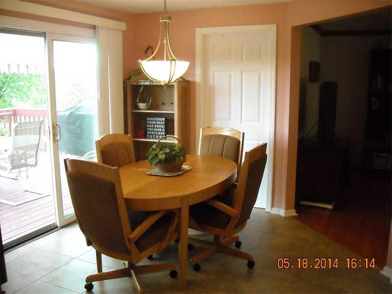 104 Candle Ridge Drive Wexford, PA 15090 - Photo 4 of 14 Kitchen. EAT IN KITCHEN