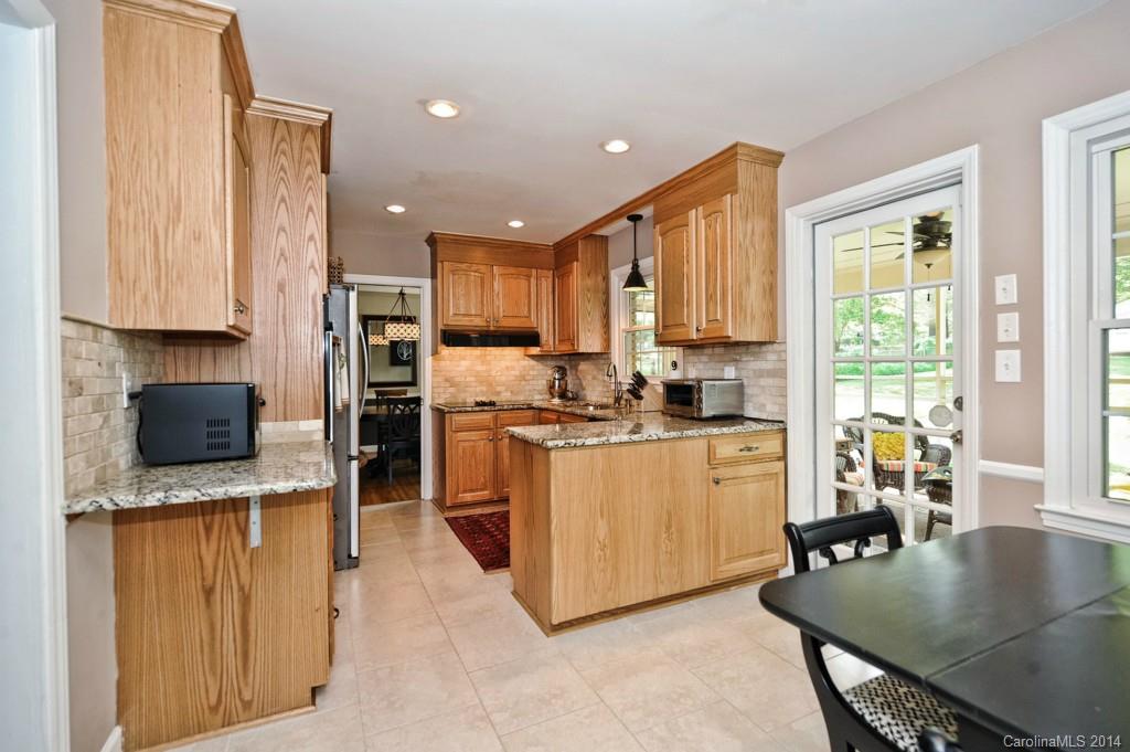 2740 Goneaway Road Charlotte, NC 28210 - Photo 6 of 24 Gallery Image 6