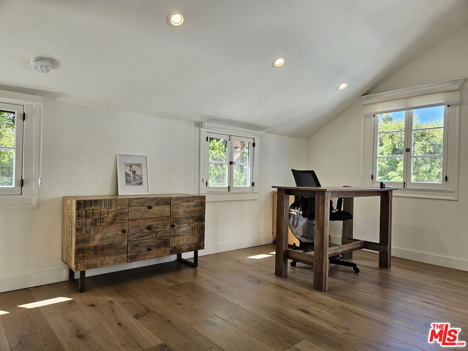 212 South Muirfield Road Los Angeles, CA 90004 - Photo 8 of 20