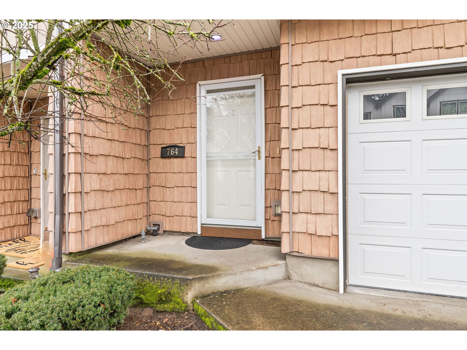 764 Northeast 9th Street Gresham, OR 97030 - Photo 2 of 24