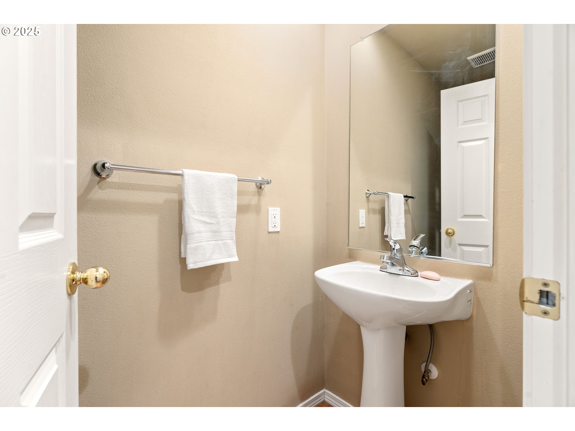 764 Northeast 9th Street Gresham, OR 97030 - Photo 4 of 24