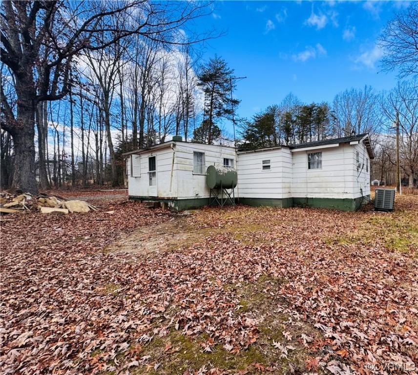 738 Roundabout Road Louisa, VA 23093 - Photo 6 of 9 a view of a house with a yard