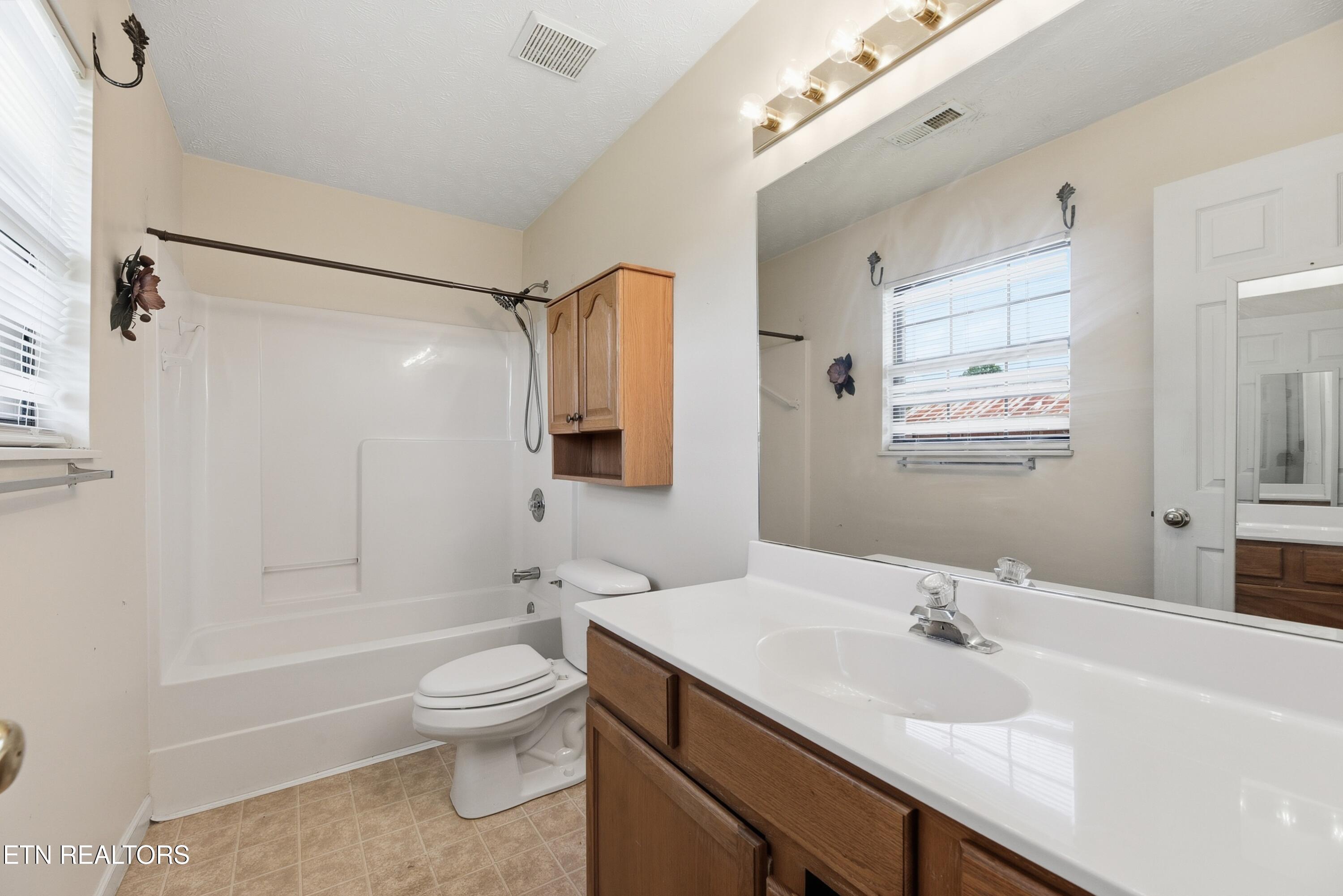 8039 Florence Gardens Road Knoxville, TN 37938 - Photo 17 of 28 Master bath