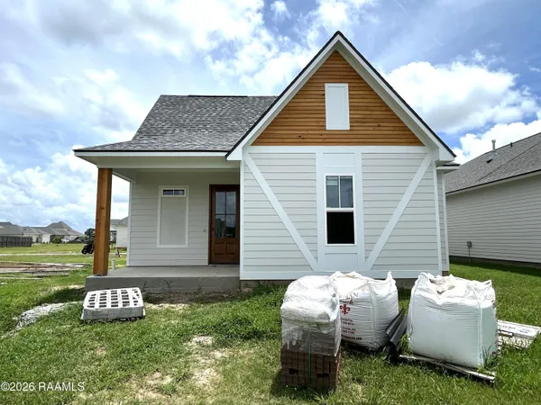 $309,500 | 208 Oak Village Drive, Scott, LA 70583