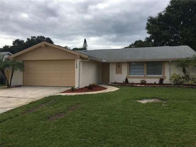 $2,400 | 7104 Hazelwood Court, Tampa, FL 33615