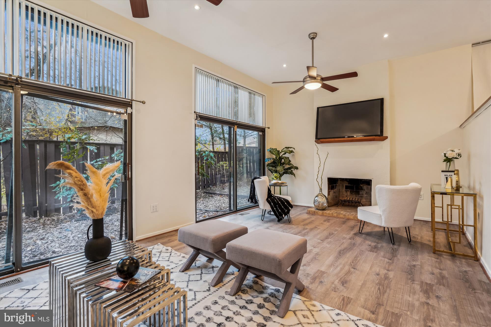 11634 Mediterranean Court Reston, VA 20190 - Photo 11 of 40 Family Room