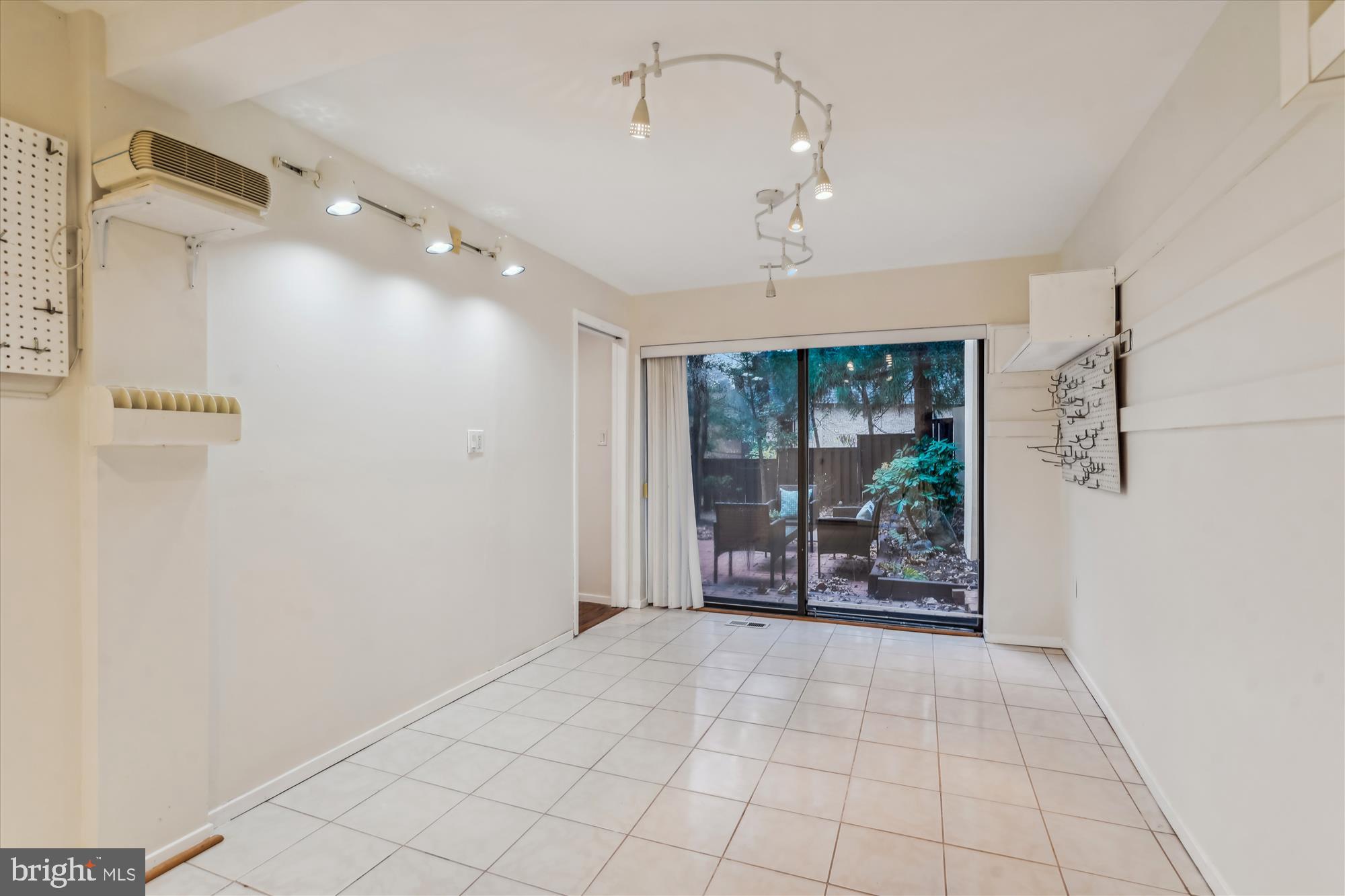 11634 Mediterranean Court Reston, VA 20190 - Photo 18 of 40 Recreation Room