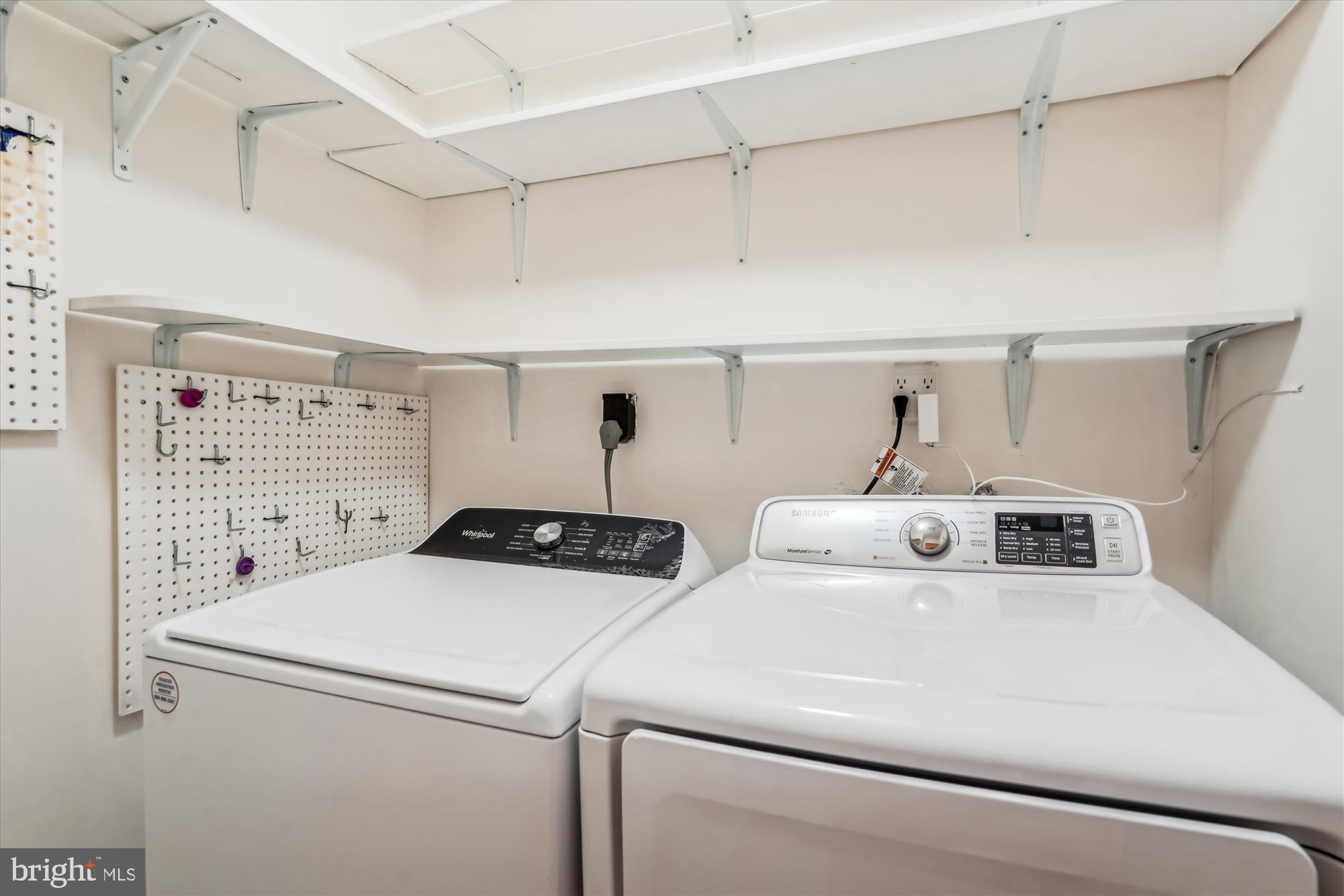 11634 Mediterranean Court Reston, VA 20190 - Photo 19 of 40 Laundry