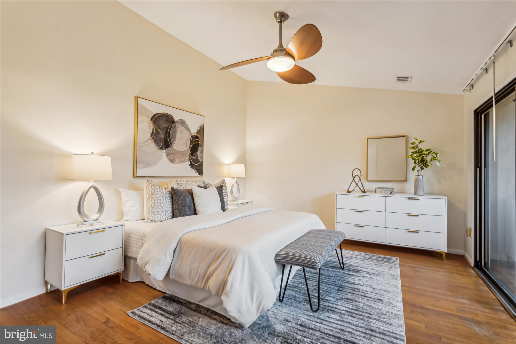 11634 Mediterranean Court Reston, VA 20190 - Photo 20 of 40 Primary Bedroom