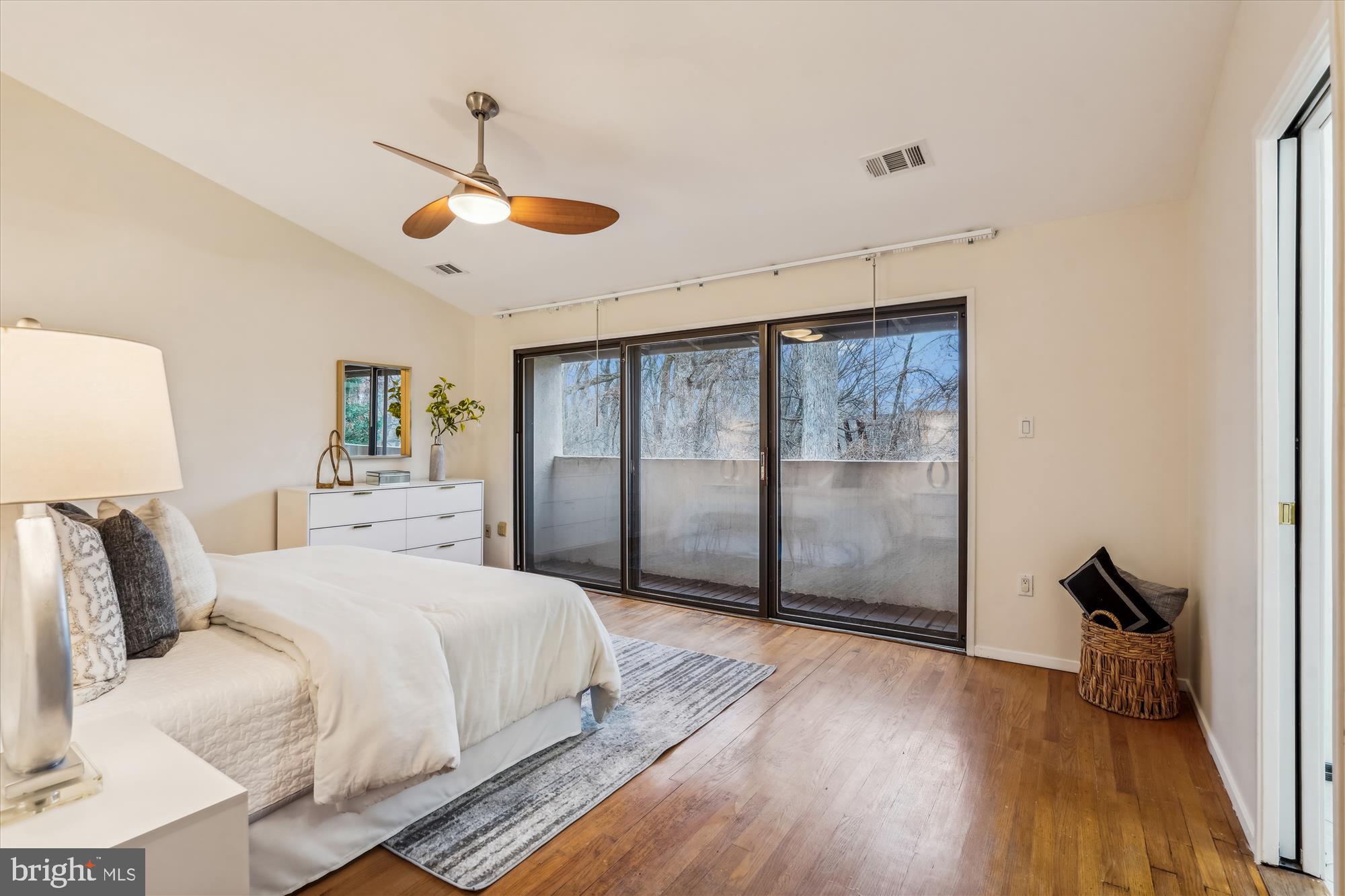 11634 Mediterranean Court Reston, VA 20190 - Photo 21 of 40 Primary Bedroom
