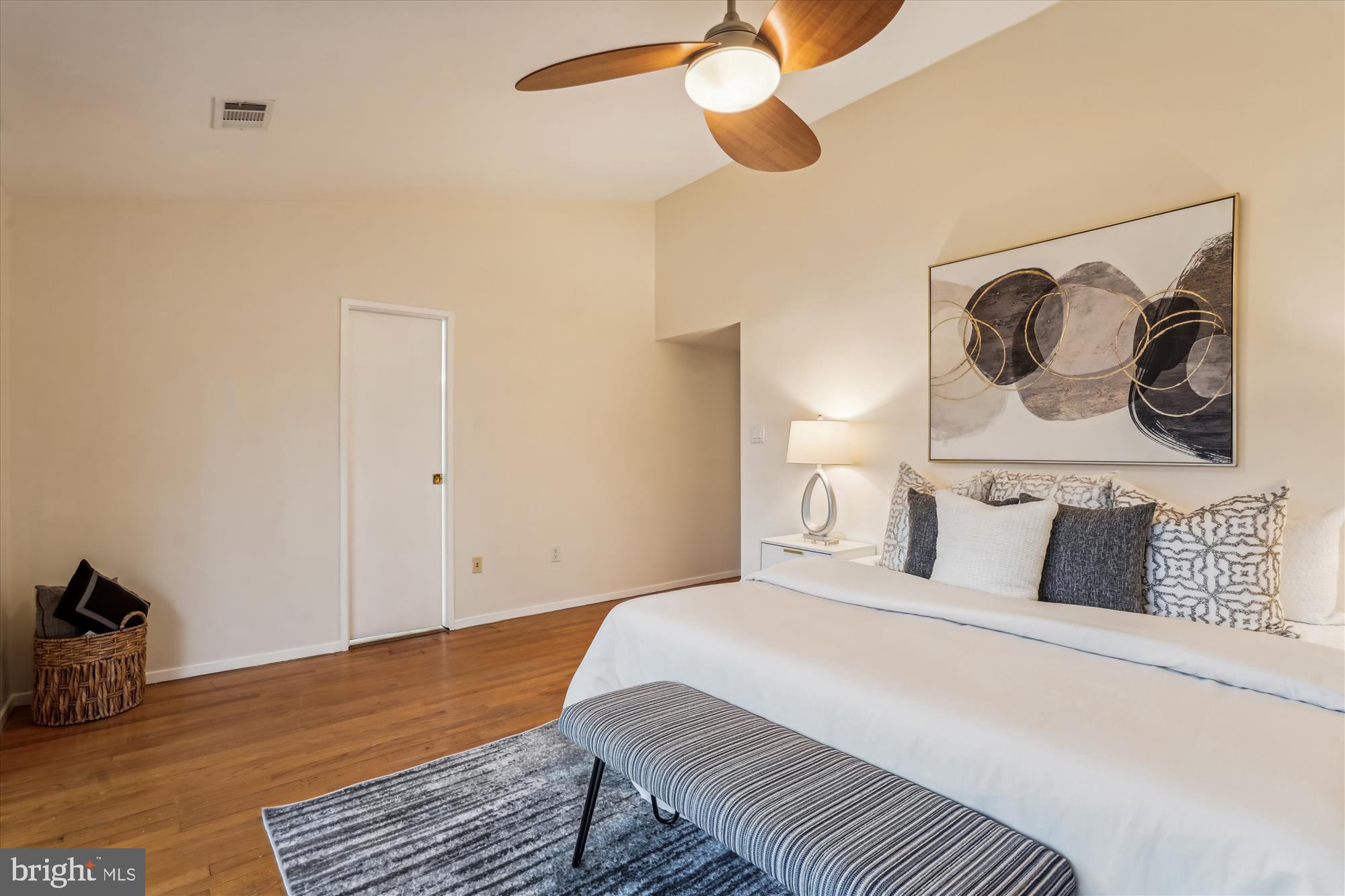 11634 Mediterranean Court Reston, VA 20190 - Photo 22 of 40 Primary Bedroom