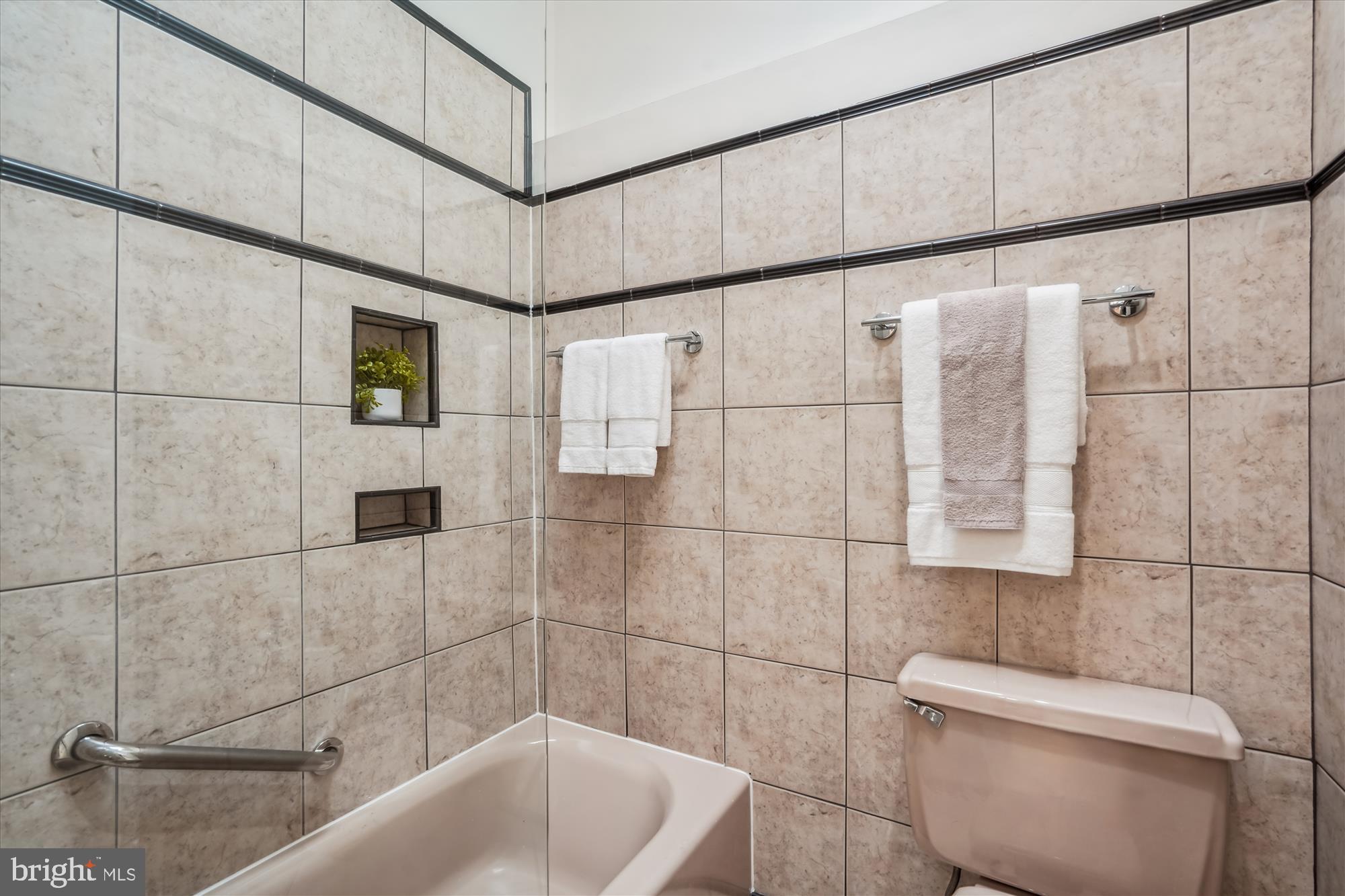 11634 Mediterranean Court Reston, VA 20190 - Photo 24 of 40 Primary Bath