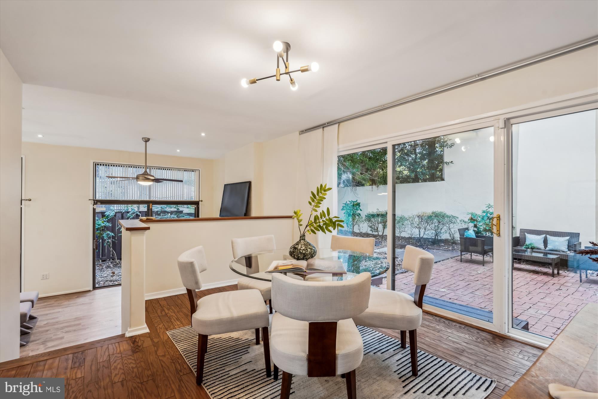 11634 Mediterranean Court Reston, VA 20190 - Photo 8 of 40 Dining Room