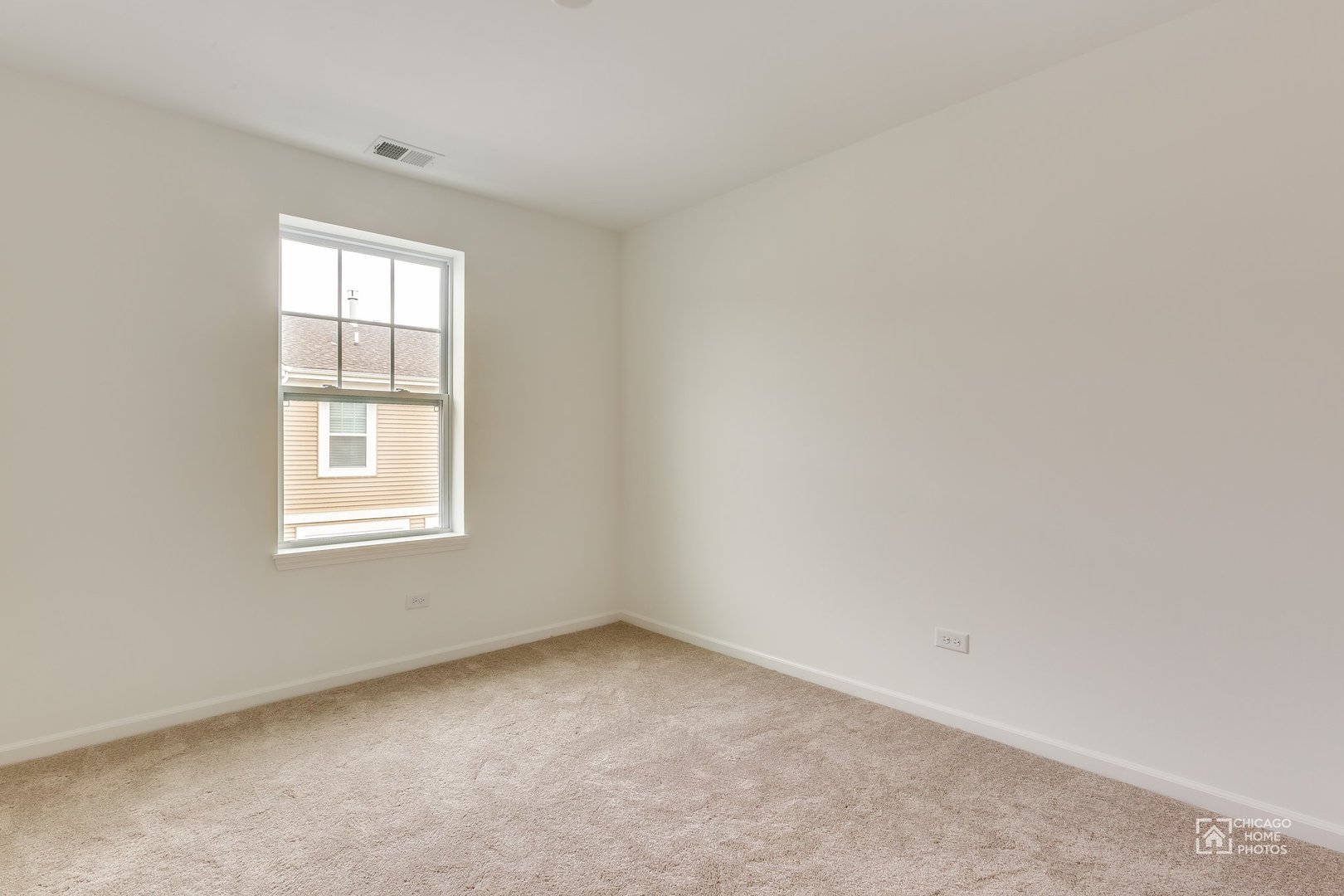 1206 Elm Street Park Ridge, IL 60068 - Photo 13 of 26 an empty room with a window