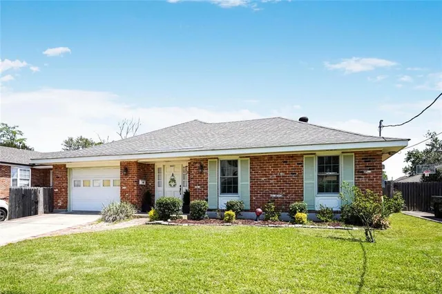 $369,900 | 9621 Charlotte Drive, River Ridge, LA 70123