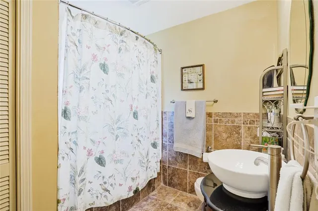 $369,900 | 9621 Charlotte Drive, River Ridge, LA 70123