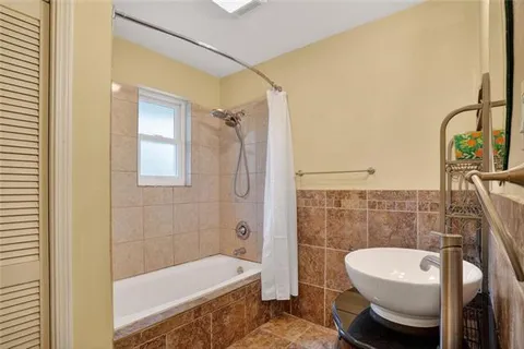 $369,900 | 9621 Charlotte Drive, River Ridge, LA 70123