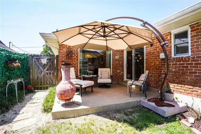 $369,900 | 9621 Charlotte Drive, River Ridge, LA 70123