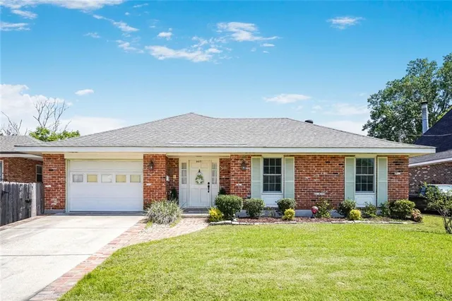 $369,900 | 9621 Charlotte Drive, River Ridge, LA 70123