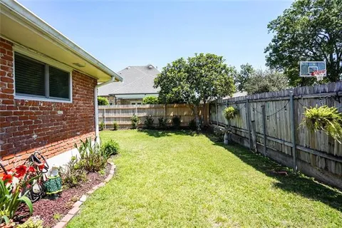 $369,900 | 9621 Charlotte Drive, River Ridge, LA 70123