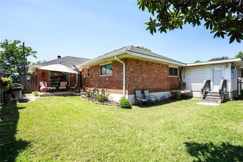 $369,900 | 9621 Charlotte Drive, River Ridge, LA 70123