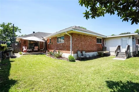 $369,900 | 9621 Charlotte Drive, River Ridge, LA 70123