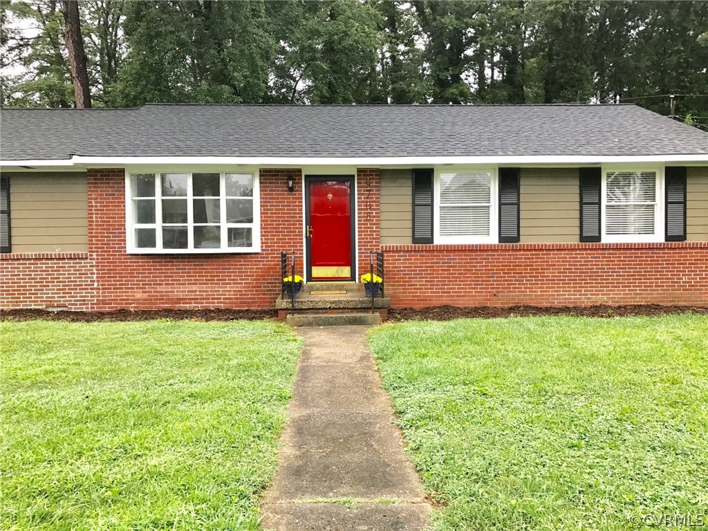 9708 Esmont Road Henrico, VA 23228 - Photo 2 of 19 LARGE FRONT YARD - PAVED DRIVEWAY - ROOF ONLY 7 YR