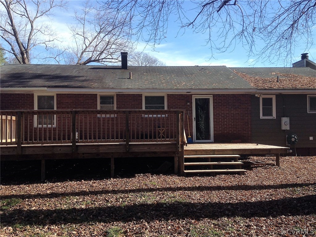 9708 Esmont Road Henrico, VA 23228 - Photo 4 of 19 Oversized deck - large backyard - fenced