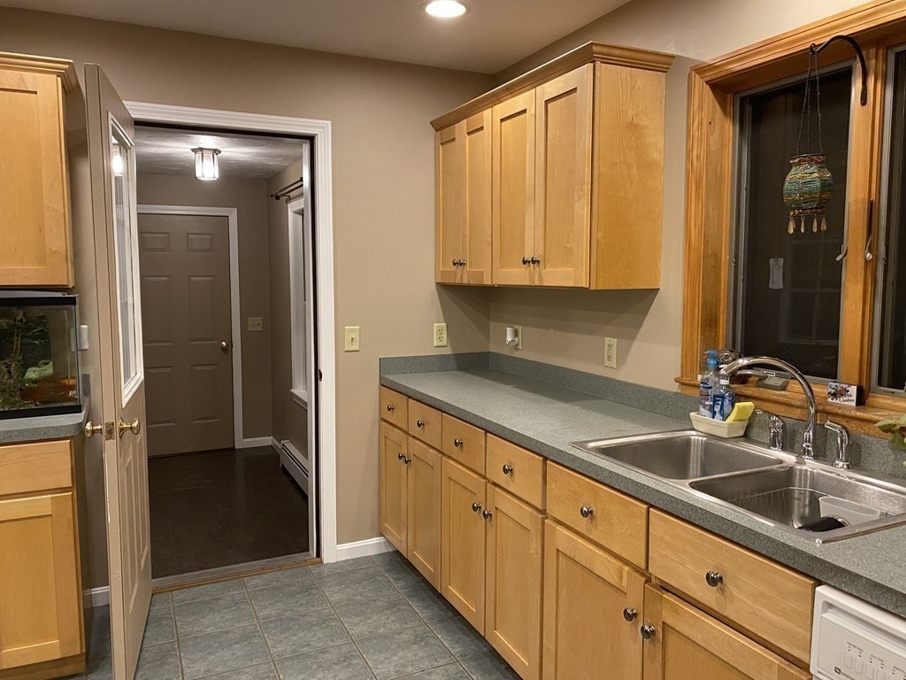 10 Woodruff Road Clinton, MA 01510 - Photo 9 of 38 Gallery Image 9