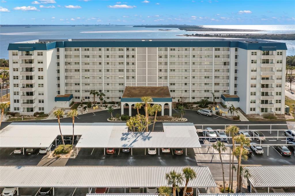 a picture of a table and chairs in the terrace