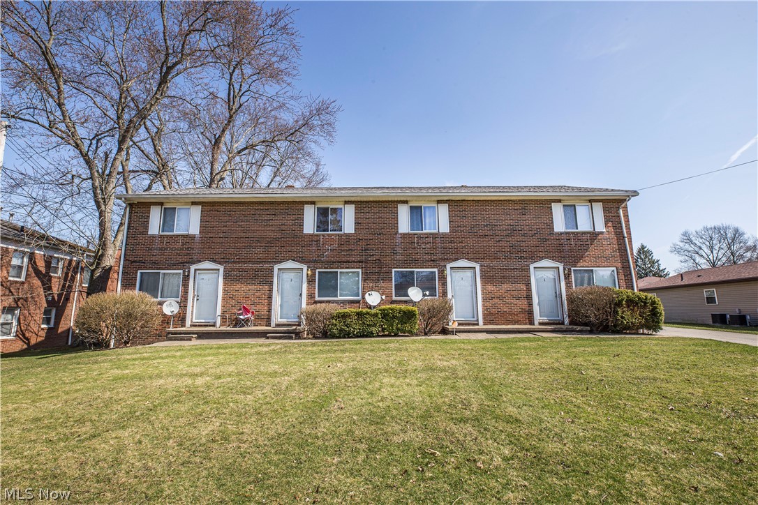 215 Kenridge Road Akron, OH 44333 - Photo 3 of 35