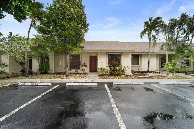 $325,000 | 3094 South Oakland Forest Drive, Unit 1702, Oakland Park, FL 33309