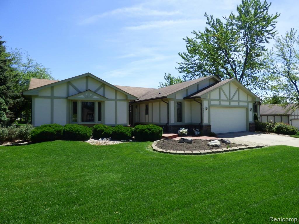 898 Timberline Drive Rochester Hills, MI 48309 - Photo 2 of 57