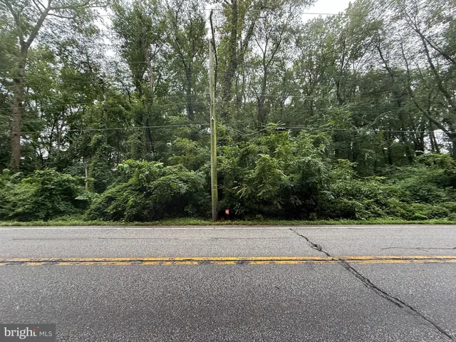 a view of a tennis court