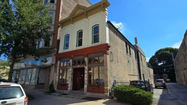 $1,295 | 906 South 5th Street, Unit 201, Milwaukee, WI 53204