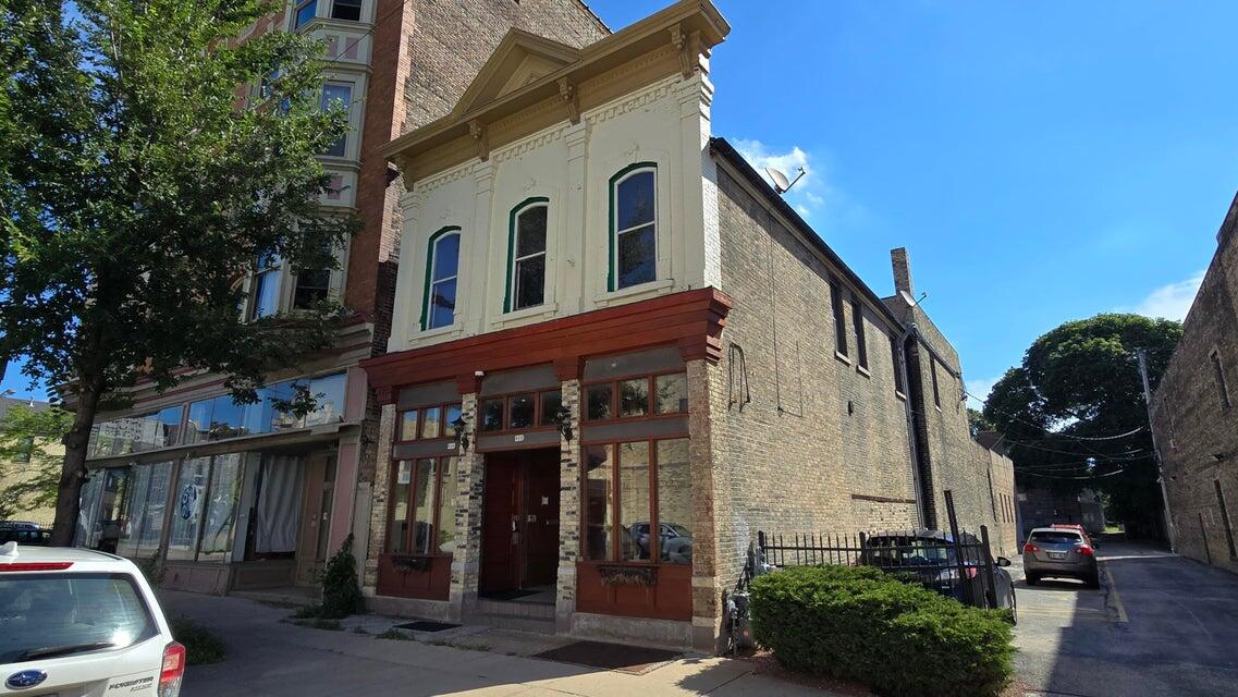 Great Walker's Point 2BR!