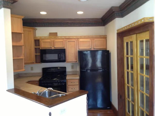 $1,295 | 906 South 5th Street, Unit 201, Milwaukee, WI 53204