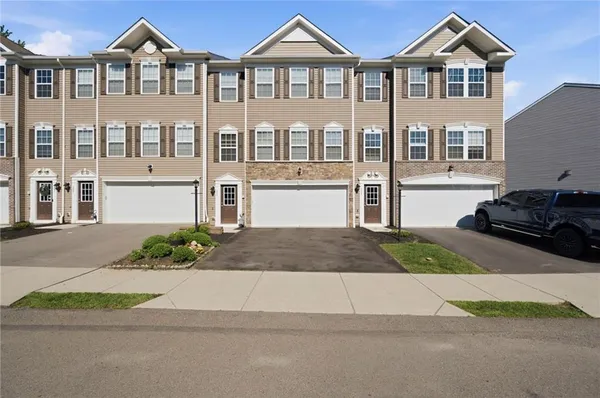 $364,900 | 211 Lockheed Drive, Coraopolis, PA 15108