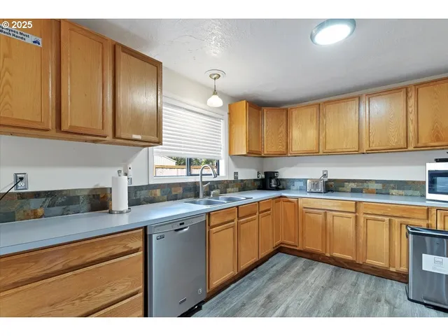 $700,000 | 1825 Northwest Grant Avenue, Corvallis, OR 97330