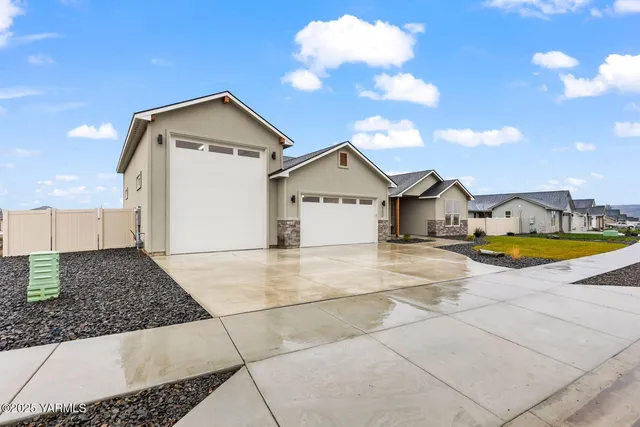 $759,500 | 300 Ian Avenue East, Ellensburg, WA 98926