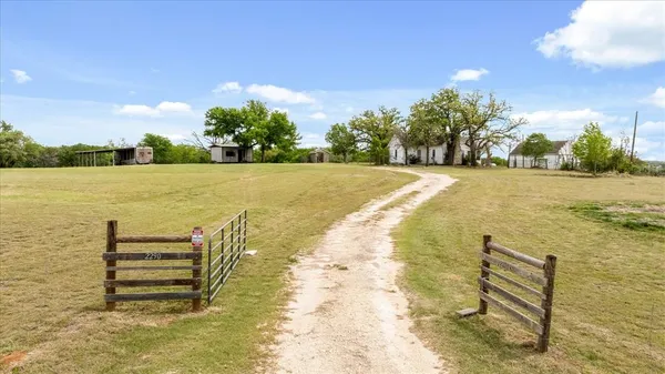 $569,000 | 2290 Farm To Market Road 200, Rainbow, TX 76077