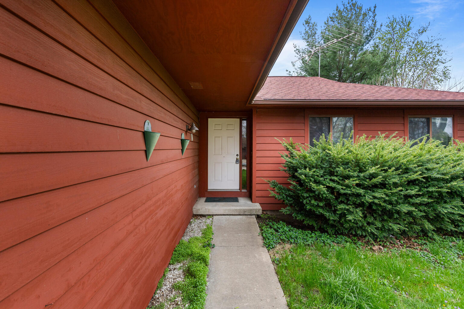 614 Compton Avenue Champaign, IL 61822 - Photo 3 of 28