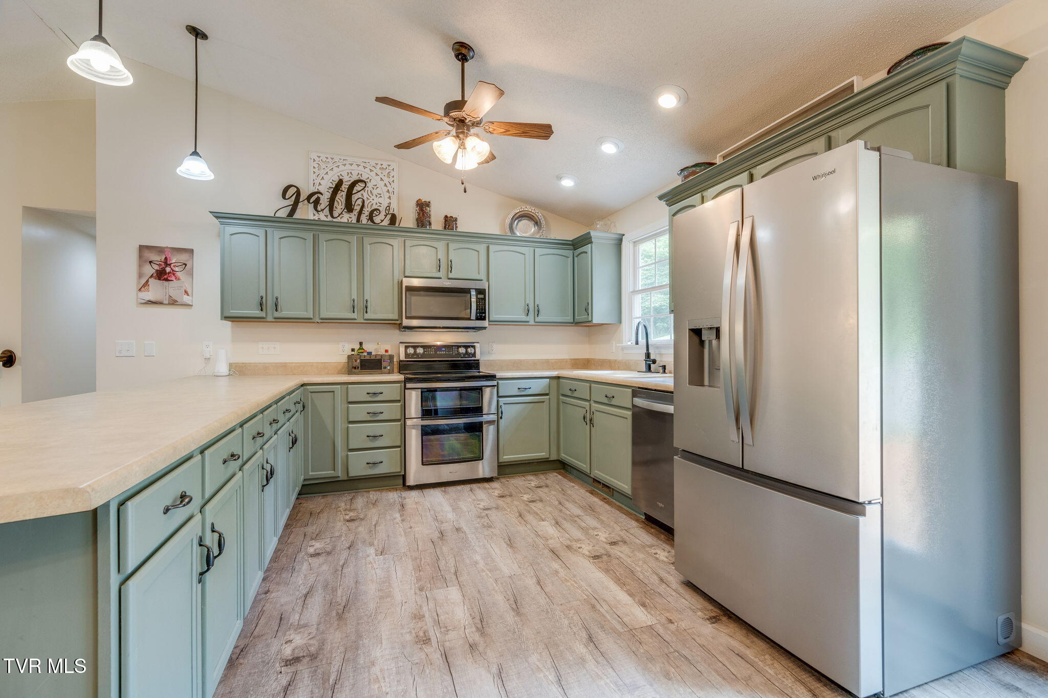 2937 Forest View Road Kingsport, TN 37660 - Photo 11 of 52 012