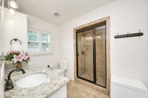 $450,000 | 10150 Brinwood Drive, Houston, TX 77043