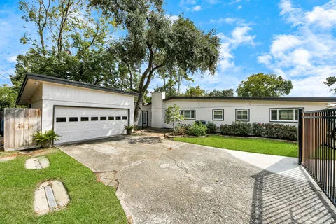 $450,000 | 10150 Brinwood Drive, Houston, TX 77043