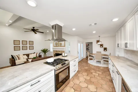 $450,000 | 10150 Brinwood Drive, Houston, TX 77043