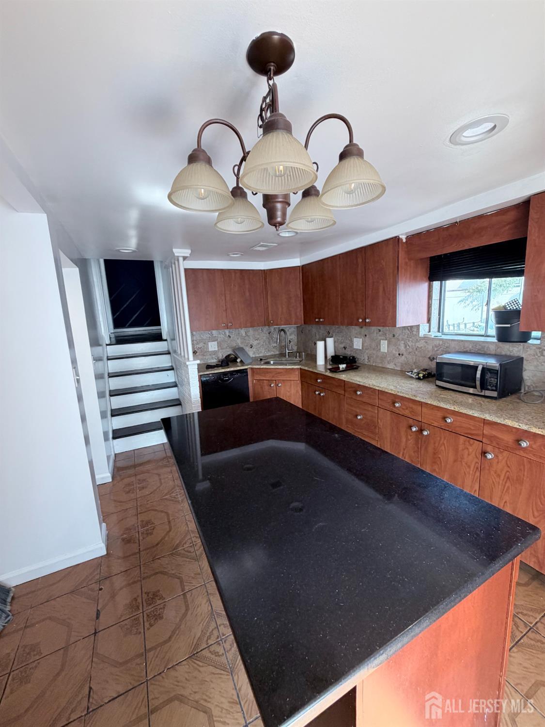 216 North Hill Road Colonia, NJ 07067 - Photo 5 of 19 Gallery Image 5