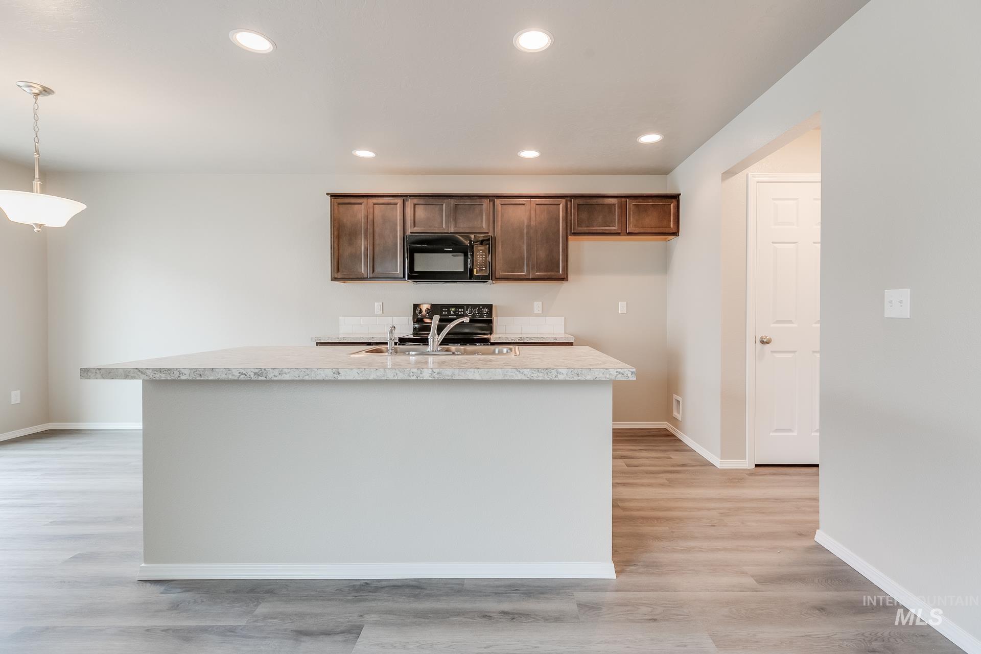10876 Rutland Street Caldwell, ID 83605 - Photo 2 of 22