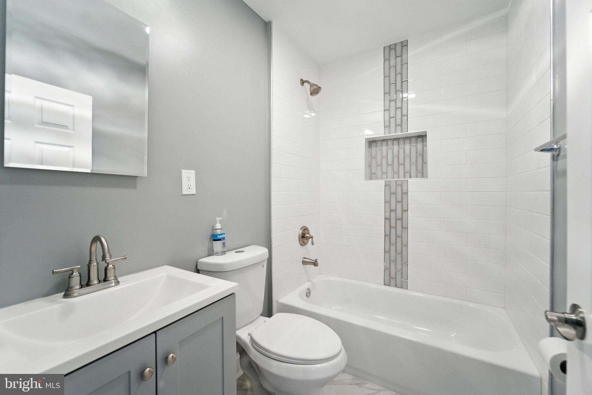 1608 Howard Avenue Baltimore, MD 21221 - Photo 13 of 31 BATHROOM 1 WITH CUSTOM TILE
